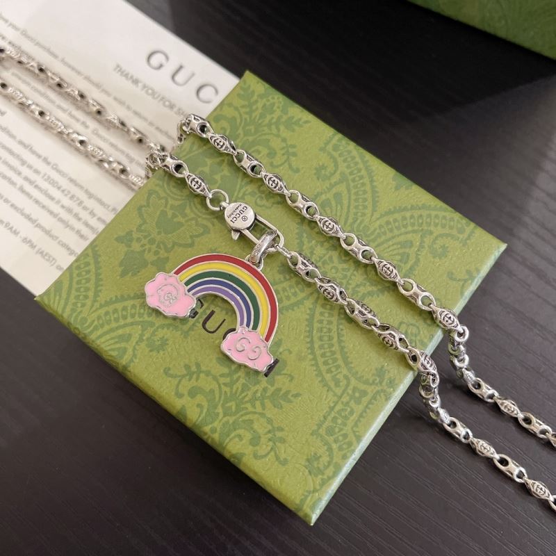 G*u*i necklaces
